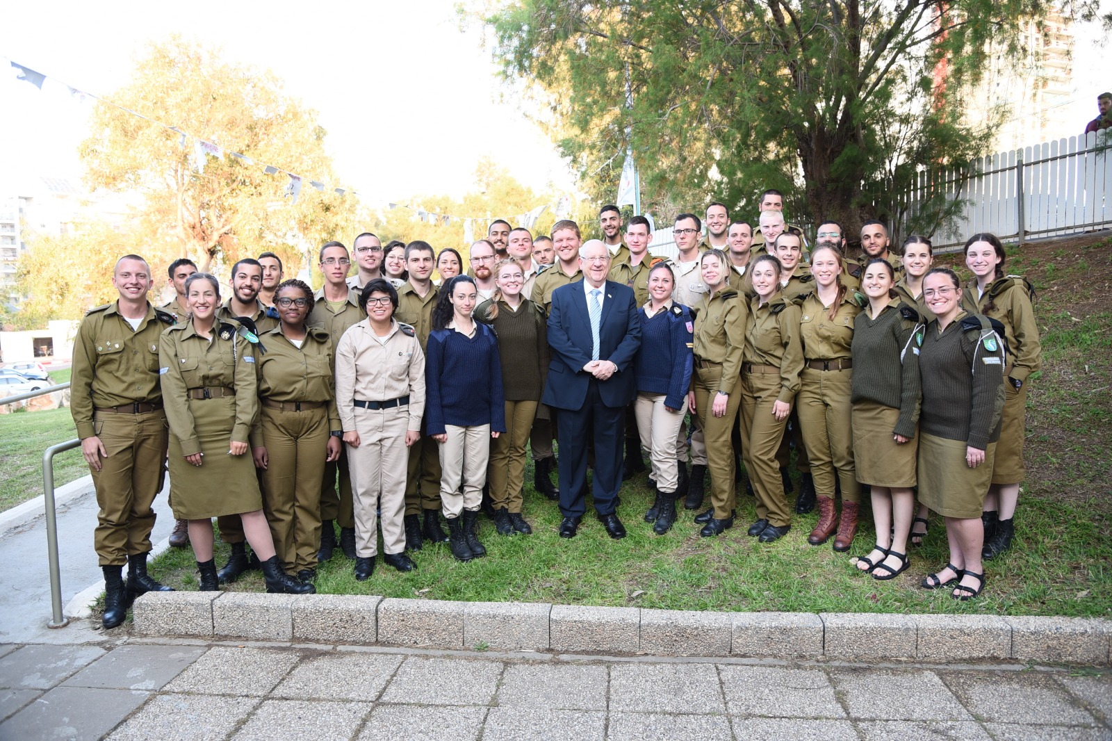President Rivlin Celebrates Passover Seder with 400 Lone Soldiers