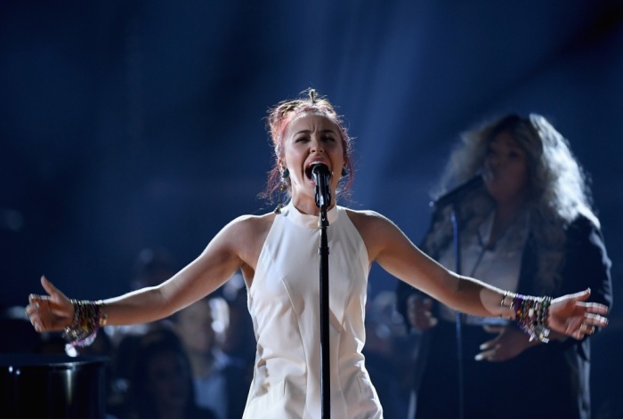 Lauren Daigle gives breathtaking performance at Billboard Music Awards and wins big