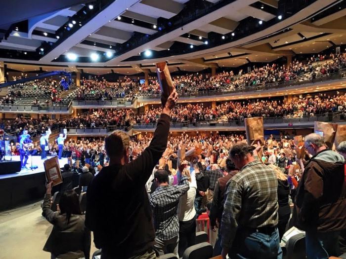 Recovering from Hybels scandal, Willow Creek forms senior pastor search committee