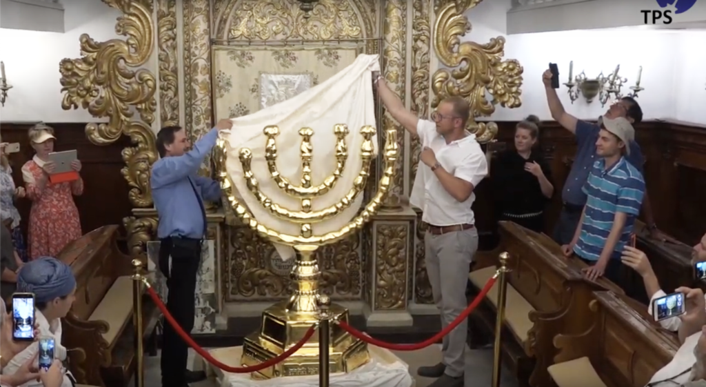 WATCH: Christians Bring Home Menorah from Rome to Jerusalem