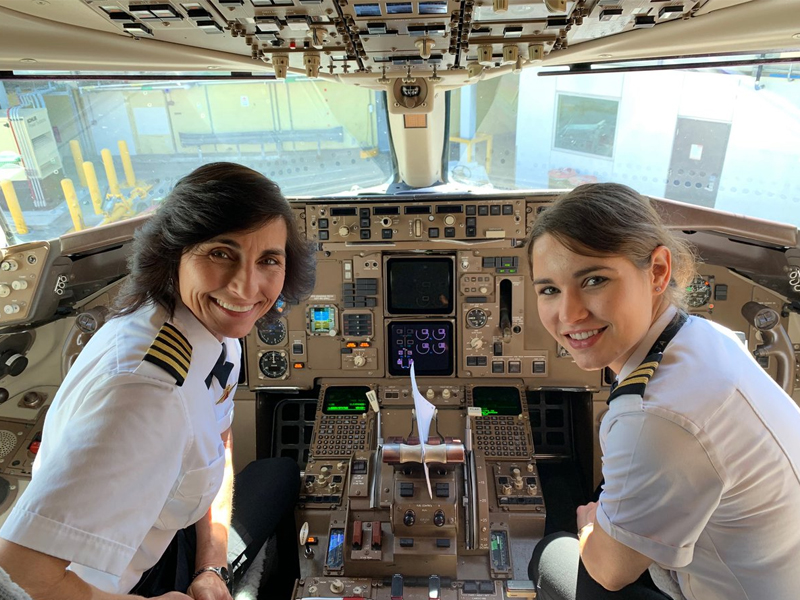 Mother-Daughter Pilot Team Went Viral