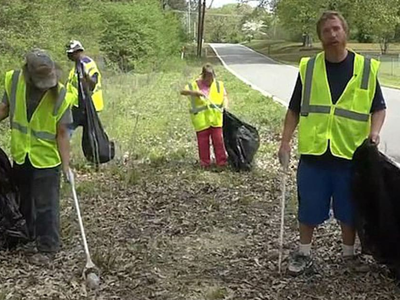 Arkansas Church Pays Homeless $9.25 Per Hour To Collect Trash