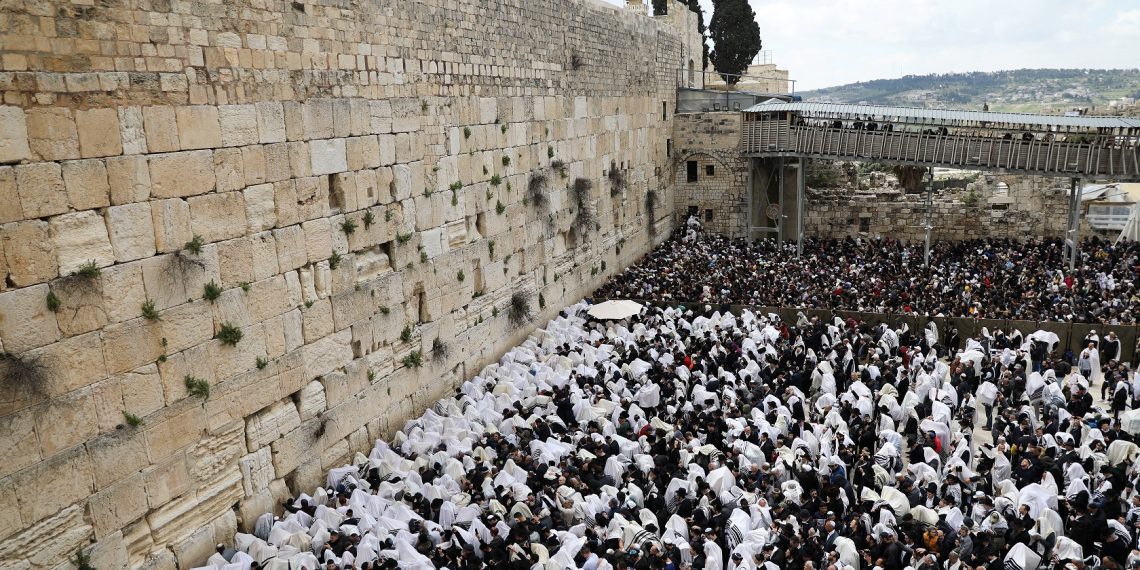 Sharp Surge in Number of Jewish Worshipers at Temple Mount on Yom Kippur