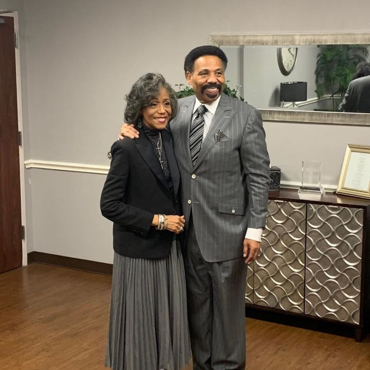 Tony Evans shares update on wife's cancer: 'We're totally resting on the supernatural'