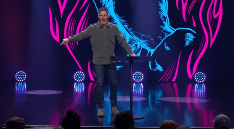 Megachurch pastor challenges Americans’ ‘easy’ Christianity, urges ‘dangerous’ prayers
