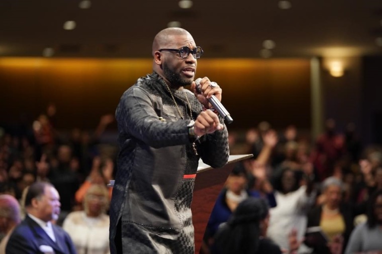 Pastor Jamal Bryant offers 1,000 COVID-19 tests to minorities for $150 each, then postpones event