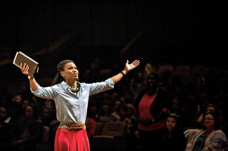 Priscilla Shirer: Churches can no longer 'manufacture' fire of God, they must rely on the Holy Spirit