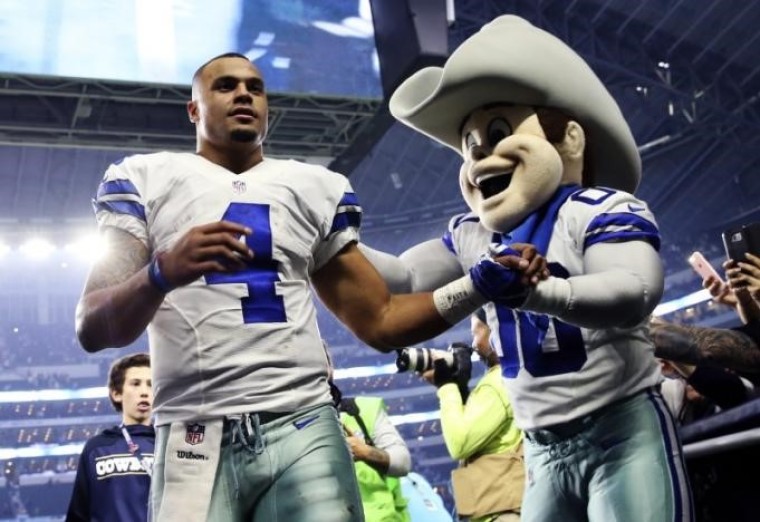 Cowboys QB Dak Prescott thanks God for helping him overcome adversity, lands new contract