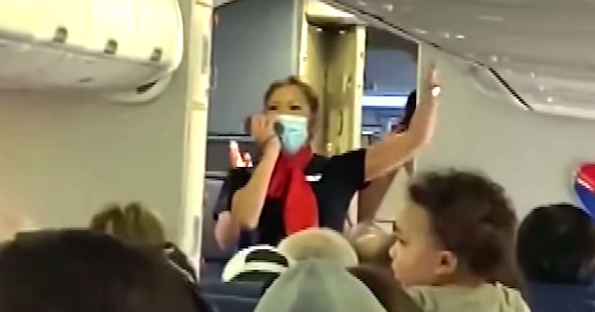 Flight Attendant Raps And Entertains Passengers On Delayed Flight