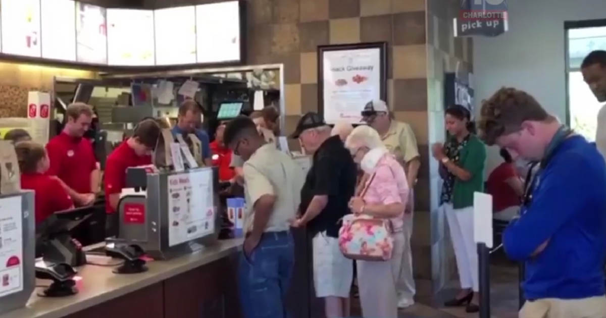 Chick-fil-A Manager Stops Service To Pray For Employee Having Surgery