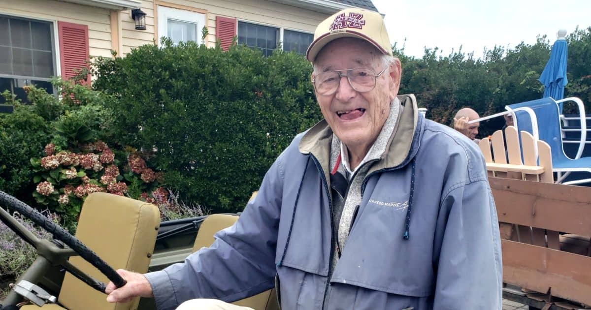Neighbors Raise $157K For 94-Year-Old WWII Vet Whose Home Burned Down