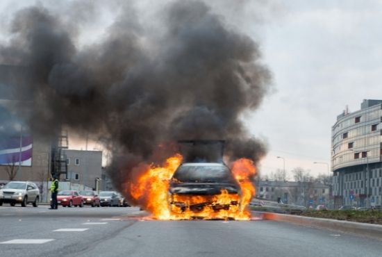 Police Officer Risks Life To Save Couple Trapped In A Burning Car Seconds Before It Exploded