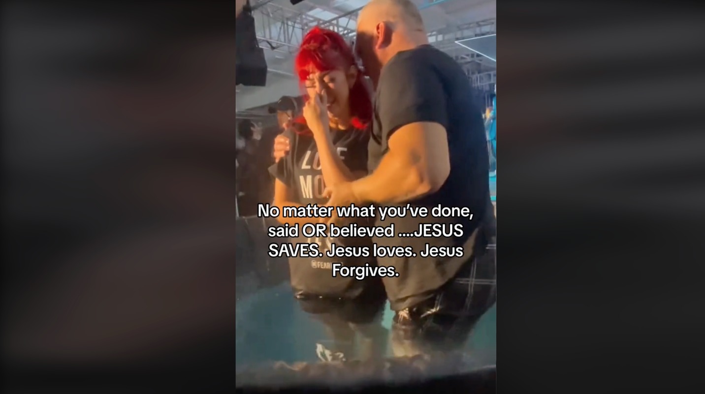 OnlyFans model leaves career behind after finding Jesus, gets baptized